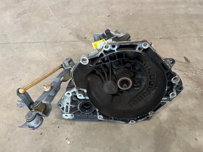 Gebruikte Versnellingsbak Opel Corsa D 1.2 16V Prijs € 150,00 Margeregeling aangeboden door F. van den Mosselaar autodemontage