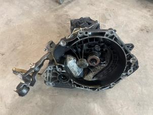 Gebruikte Versnellingsbak Opel Corsa D 1.4 16V Twinport Prijs € 150,00 Margeregeling aangeboden door F. van den Mosselaar autodemontage