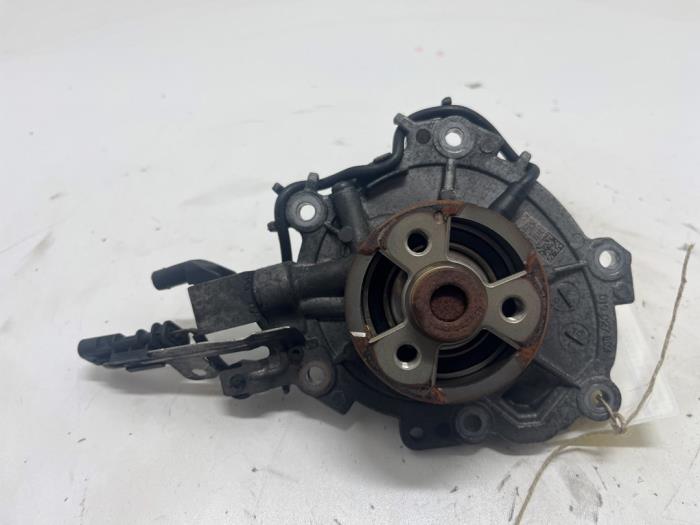 Gebruikte Waterpomp Jaguar XE 2.0 D E-Performance 16V Prijs € 25,00 Margeregeling aangeboden door F. van den Mosselaar autodemontage