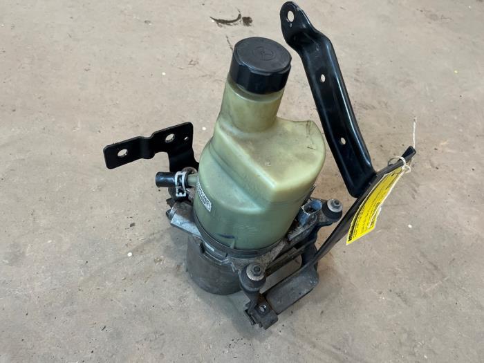 Gebruikte Pomp Servo Volvo V50 (MW) 1.6 D2 16V Prijs € 50,00 Margeregeling aangeboden door F. van den Mosselaar autodemontage