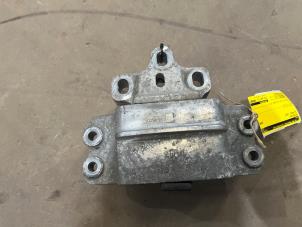 Gebruikte Motorrubber Volkswagen Passat Variant (3C5) 2.0 TDI 140 Prijs € 17,50 Margeregeling aangeboden door F. van den Mosselaar autodemontage