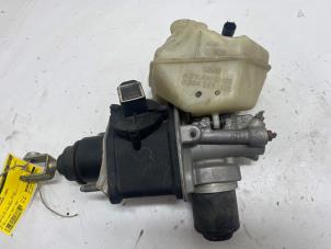 Gebruikte Hoofdremcilinder Mercedes E (W211) 2.2 E-200 CDI 16V Prijs € 25,00 Margeregeling aangeboden door F. van den Mosselaar autodemontage