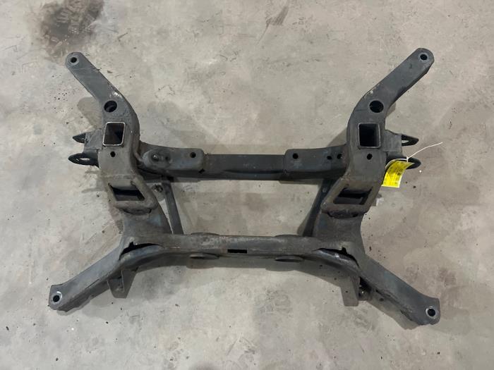Gebruikte Subframe Chevrolet Captiva (C100) 2.4 16V 4x2 Prijs € 75,00 Margeregeling aangeboden door F. van den Mosselaar autodemontage