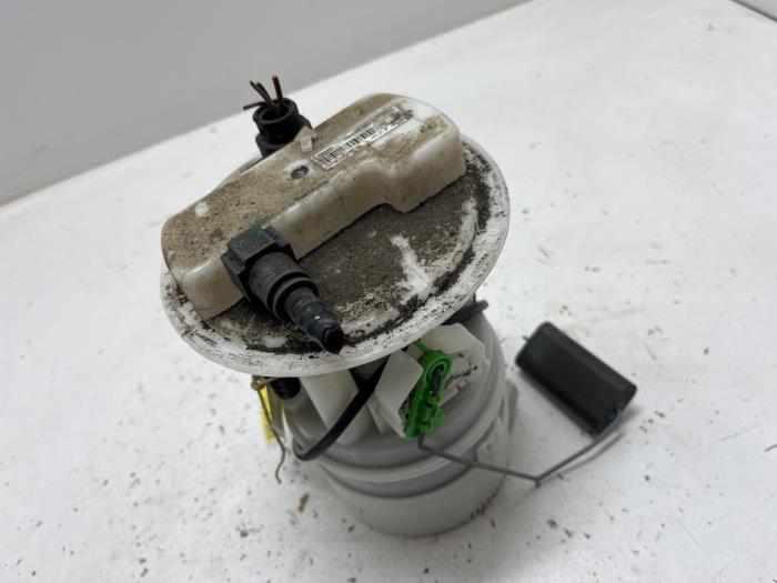 Gebruikte Tank element Pomp Dacia Logan MCV I (KS) 1.6 16V Prijs € 35,00 Margeregeling aangeboden door F. van den Mosselaar autodemontage