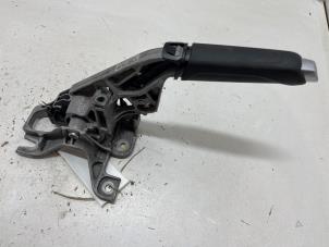 Gebruikte Handremhendel Ford Focus 3 Wagon 1.5 TDCi ECOnetic Prijs € 35,00 Margeregeling aangeboden door F. van den Mosselaar autodemontage