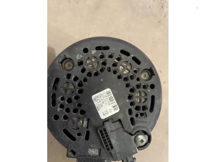 Dynamo van een Vauxhall Insignia Grand Sport 1.5 Turbo 16V 165 2020