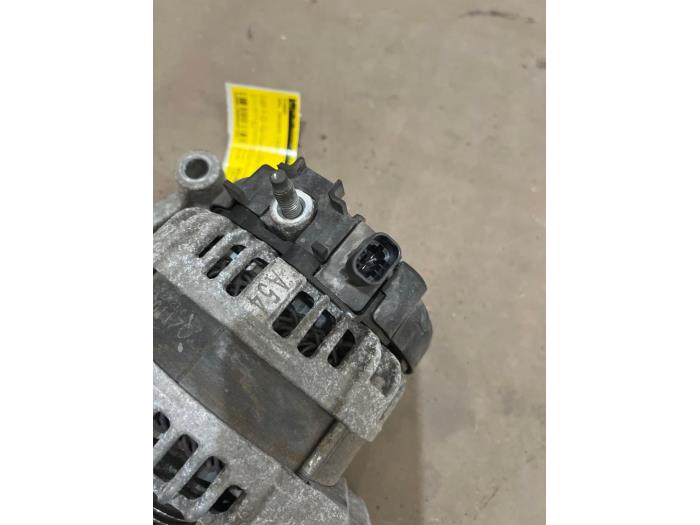 Dynamo van een Vauxhall Insignia Grand Sport 1.5 Turbo 16V 165 2020