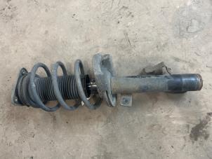 Gebruikte Mac Phersonpoot rechts-voor Mazda 3 Sport (BL14/BLA4/BLB4) 1.6i MZR 16V Prijs € 30,00 Margeregeling aangeboden door F. van den Mosselaar autodemontage