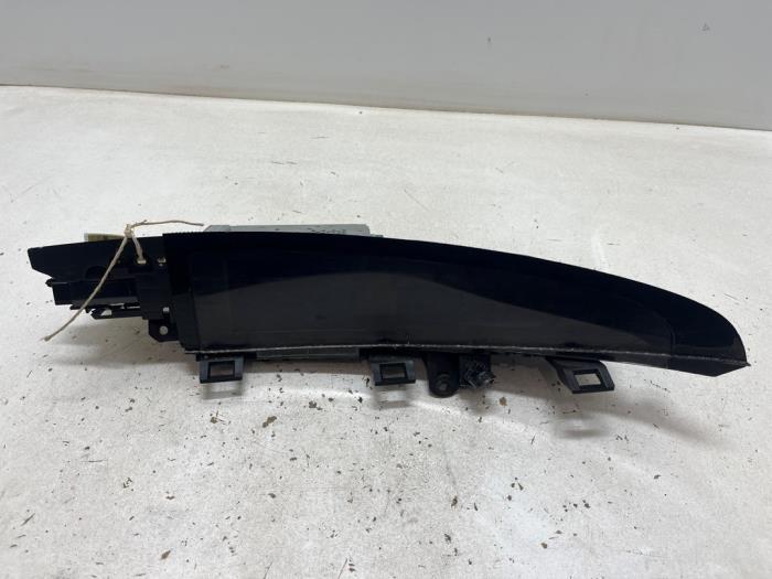Gebruikte Display Interieur Mazda 3 Sport (BL14/BLA4/BLB4) 1.6i MZR 16V Prijs € 50,00 Margeregeling aangeboden door F. van den Mosselaar autodemontage
