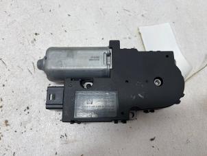 Gebruikte Schuifdak Motor Peugeot 308 SW (L4/L9/LC/LJ/LR) 1.6 BlueHDi 120 Prijs € 20,00 Margeregeling aangeboden door F. van den Mosselaar autodemontage