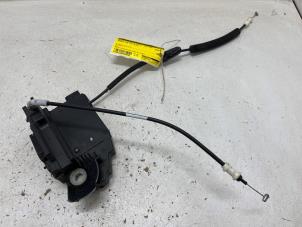 Gebruikte Deurslot Mechaniek 4Deurs links-voor Peugeot 308 SW (L4/L9/LC/LJ/LR) 1.6 BlueHDi 120 Prijs € 25,00 Margeregeling aangeboden door F. van den Mosselaar autodemontage