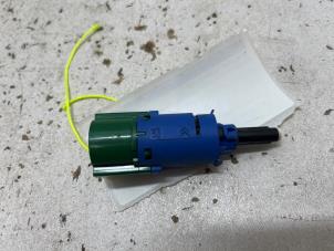 Gebruikte Remlicht Schakelaar Peugeot 508 SW (8E/8U) 2.0 HDiF 16V Autom. Prijs € 10,00 Margeregeling aangeboden door F. van den Mosselaar autodemontage