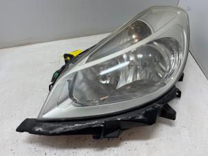 Gebruikte Linker Koplamp Renault Clio III (BR/CR) 1.6 16V Prijs € 35,00 Margeregeling aangeboden door F. van den Mosselaar autodemontage