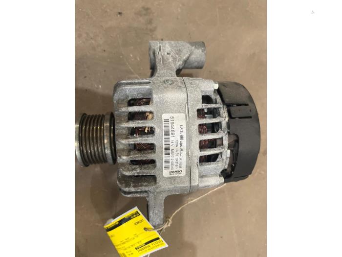 Dynamo van een Opel Combo 1.6 CDTI 16V 2017