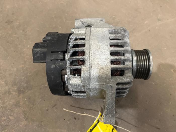 Dynamo van een Opel Combo 1.6 CDTI 16V 2017