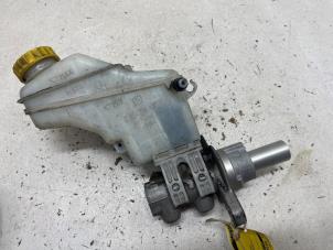 Gebruikte Hoofdremcilinder Opel Combo 1.6 CDTI 16V Prijs € 35,00 Margeregeling aangeboden door F. van den Mosselaar autodemontage