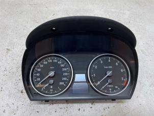 Gebruikte Kilometerteller KM BMW 3 serie (E93) 320i 16V Prijs € 50,00 Margeregeling aangeboden door F. van den Mosselaar autodemontage