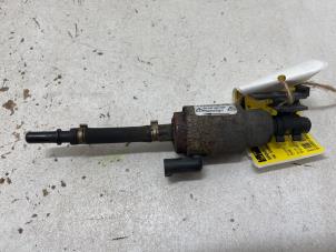 Gebruikte Tank element Pomp Volkswagen Sharan (7N) 2.0 TDI 16V Prijs € 45,00 Margeregeling aangeboden door F. van den Mosselaar autodemontage
