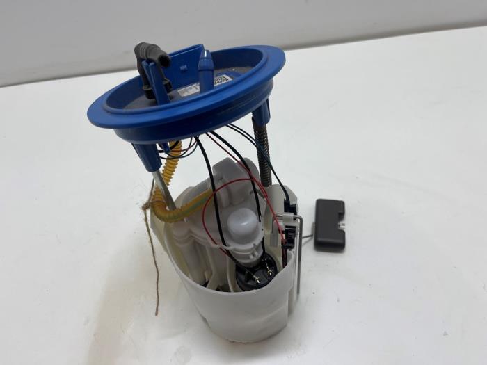 Gebruikte Tank element Pomp Volkswagen Polo VI (AW1) 1.0 TSI 12V Prijs € 50,00 Margeregeling aangeboden door F. van den Mosselaar autodemontage