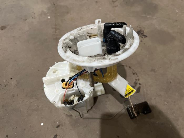 Gebruikte Tank element Pomp Audi A5 (8T3) 2.7 TDI V6 24V Prijs € 50,00 Margeregeling aangeboden door F. van den Mosselaar autodemontage