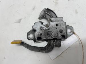 Gebruikte Slotmechaniek Motorkap BMW Mini One/Cooper (R50) 1.6 16V Cooper Prijs € 10,00 Margeregeling aangeboden door F. van den Mosselaar autodemontage
