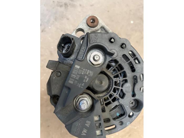 Alternator van een Seat Ibiza IV (6J5) 1.9 TDI 90 2008