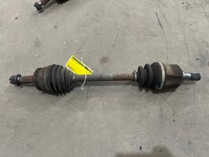 Gebruikte Aandrijfas links-voor Hyundai i30 (FD) 1.6 CRDi 16V VGT LP Prijs € 35,00 Margeregeling aangeboden door F. van den Mosselaar autodemontage