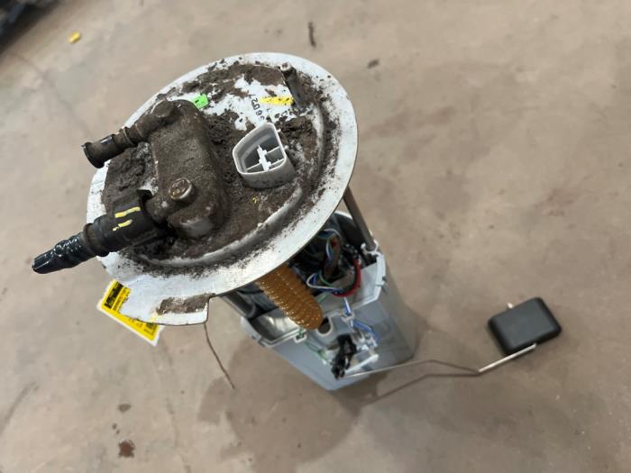 Gebruikte Tank element Pomp Chevrolet Captiva (C100) 2.4 16V 4x2 Prijs € 50,00 Margeregeling aangeboden door F. van den Mosselaar autodemontage