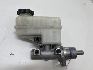 Gebruikte Hoofdremcilinder Chevrolet Captiva (C100) 2.4 16V 4x2 Prijs € 35,00 Margeregeling aangeboden door F. van den Mosselaar autodemontage