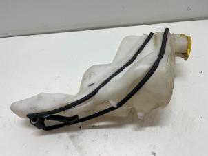 Gebruikte Ruitensproeiertank voor Dodge Caliber 1.8 16V Prijs € 15,00 Margeregeling aangeboden door F. van den Mosselaar autodemontage