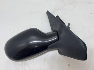 Gebruikte Spiegel Buiten rechts Renault Clio II (BB/CB) 1.4 16V Si Prijs € 15,00 Margeregeling aangeboden door F. van den Mosselaar autodemontage