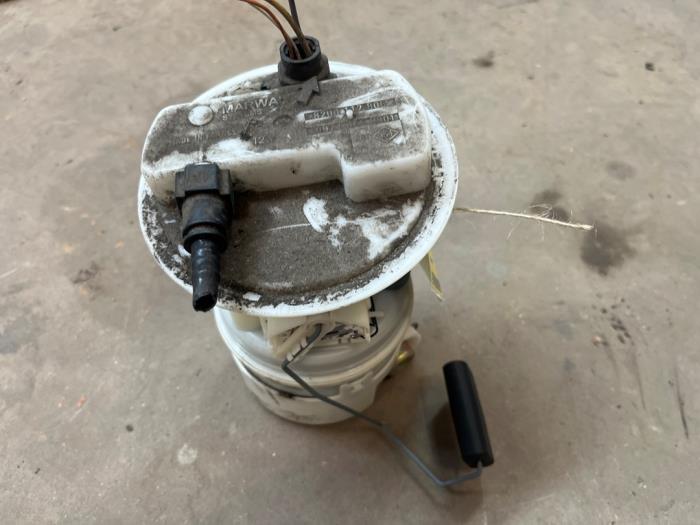 Gebruikte Tank element Pomp Renault Clio II (BB/CB) 1.4 16V Si Prijs € 25,00 Margeregeling aangeboden door F. van den Mosselaar autodemontage