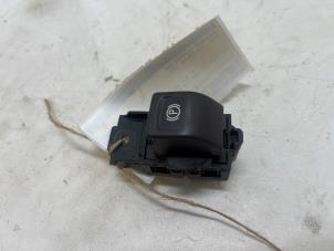 Gebruikte Schakelaar handrem Opel Insignia 2.0 CDTI 16V 130 Ecotec Prijs € 10,00 Margeregeling aangeboden door F. van den Mosselaar autodemontage