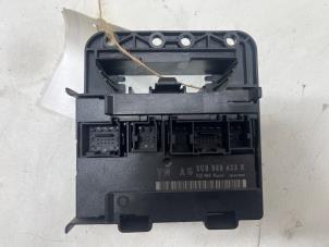 Gebruikte Sam module Volkswagen Passat (3C2) 2.0 FSI 16V Prijs € 15,00 Margeregeling aangeboden door F. van den Mosselaar autodemontage