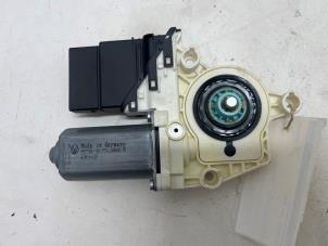 Gebruikte Portierruitmotor Volkswagen Passat (3C2) 2.0 FSI 16V Prijs € 25,00 Margeregeling aangeboden door F. van den Mosselaar autodemontage