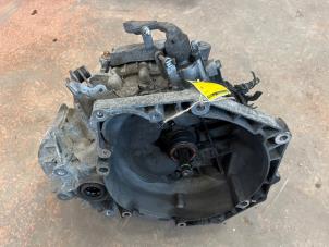 Gebruikte Versnellingsbak Opel Astra H GTC (L08) 1.9 CDTi 120 Prijs € 200,00 Margeregeling aangeboden door F. van den Mosselaar autodemontage