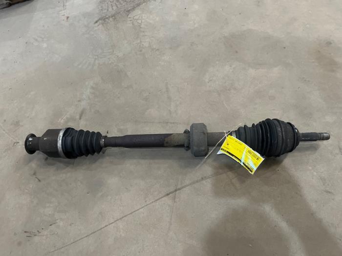 Gebruikte Aandrijfas links-voor Dacia Logan (LS) 1.6 Prijs € 35,00 Margeregeling aangeboden door F. van den Mosselaar autodemontage
