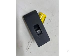 Gebruikte Raam schakelaar elektrisch Volkswagen Beetle (16AE) 1.2 TSI 16V Prijs € 20,00 Margeregeling aangeboden door F. van den Mosselaar autodemontage