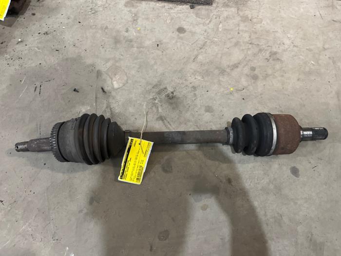 Gebruikte Aandrijfas links-voor Hyundai Tucson (JM) 2.0 CRDi 16V 4x2 Prijs € 35,00 Margeregeling aangeboden door F. van den Mosselaar autodemontage