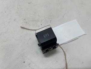 Gebruikte Handrem schakelaar Peugeot Partner (EA//EF/EN/EU) 1.5 BlueHDi 100 Prijs € 10,00 Margeregeling aangeboden door F. van den Mosselaar autodemontage