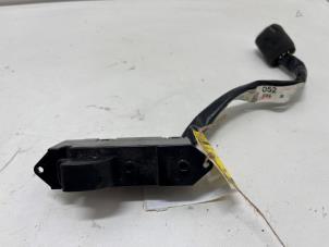 Gebruikte Raam schakelaar elektrisch Mitsubishi Outlander (CU) 2.0 16V 4x2 Prijs € 10,00 Margeregeling aangeboden door F. van den Mosselaar autodemontage