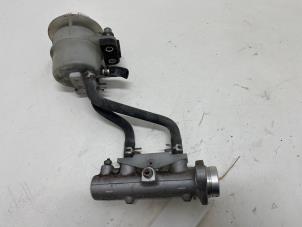 Gebruikte Hoofdremcilinder Mitsubishi Outlander (CU) 2.0 16V 4x2 Prijs € 25,00 Margeregeling aangeboden door F. van den Mosselaar autodemontage