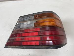 Gebruikte Achterlicht rechts Mercedes E (W124) 2.2 E-220 16V Prijs € 15,00 Margeregeling aangeboden door F. van den Mosselaar autodemontage