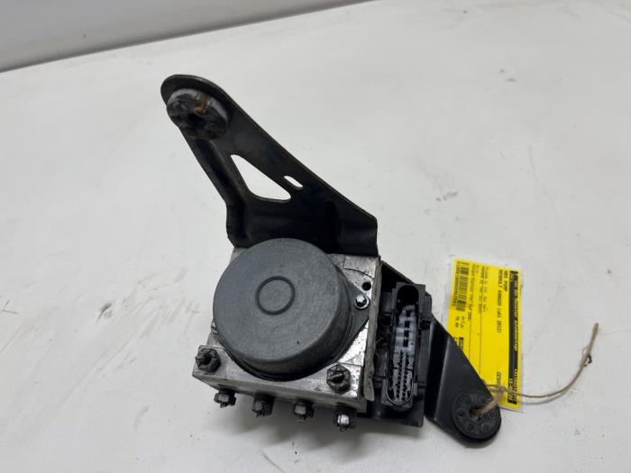 Gebruikte ABS Pomp Renault Kangoo Express (FW) 1.5 dCi 90 FAP Prijs € 50,00 Margeregeling aangeboden door F. van den Mosselaar autodemontage