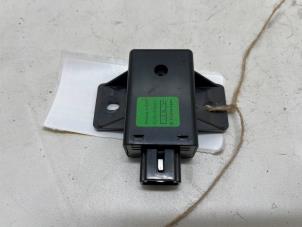 Gebruikte Alarm relais Chevrolet Spark (M300) 1.2 16V Prijs € 20,00 Margeregeling aangeboden door F. van den Mosselaar autodemontage