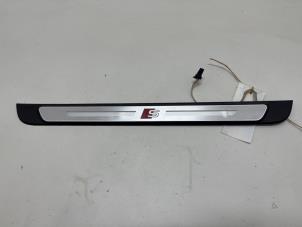 Gebruikte Instapverlichting Audi A3 Limousine (8YS) 2.0 30 TDI 16V Prijs € 35,00 Margeregeling aangeboden door F. van den Mosselaar autodemontage