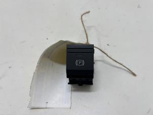 Gebruikte Handrem schakelaar Audi A3 Limousine (8YS) 2.0 30 TDI 16V Prijs € 15,00 Margeregeling aangeboden door F. van den Mosselaar autodemontage