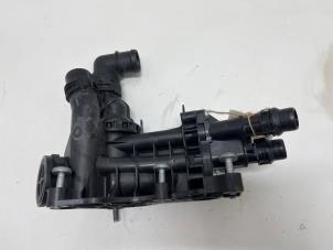 Gebruikte Thermostaathuis Audi A3 Limousine (8YS) 2.0 30 TDI 16V Prijs € 50,00 Margeregeling aangeboden door F. van den Mosselaar autodemontage
