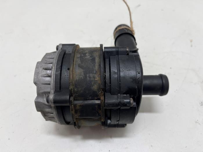 Gebruikte Waterpomp Audi A3 Limousine (8YS) 2.0 30 TDI 16V Prijs € 25,00 Margeregeling aangeboden door F. van den Mosselaar autodemontage