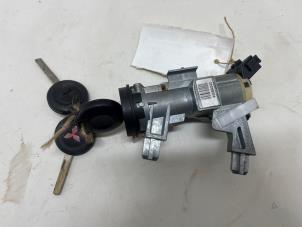 Gebruikte Sleutel + Contactslot Mitsubishi Colt (Z2/Z3) 1.3 16V Prijs € 24,50 Margeregeling aangeboden door F. van den Mosselaar autodemontage